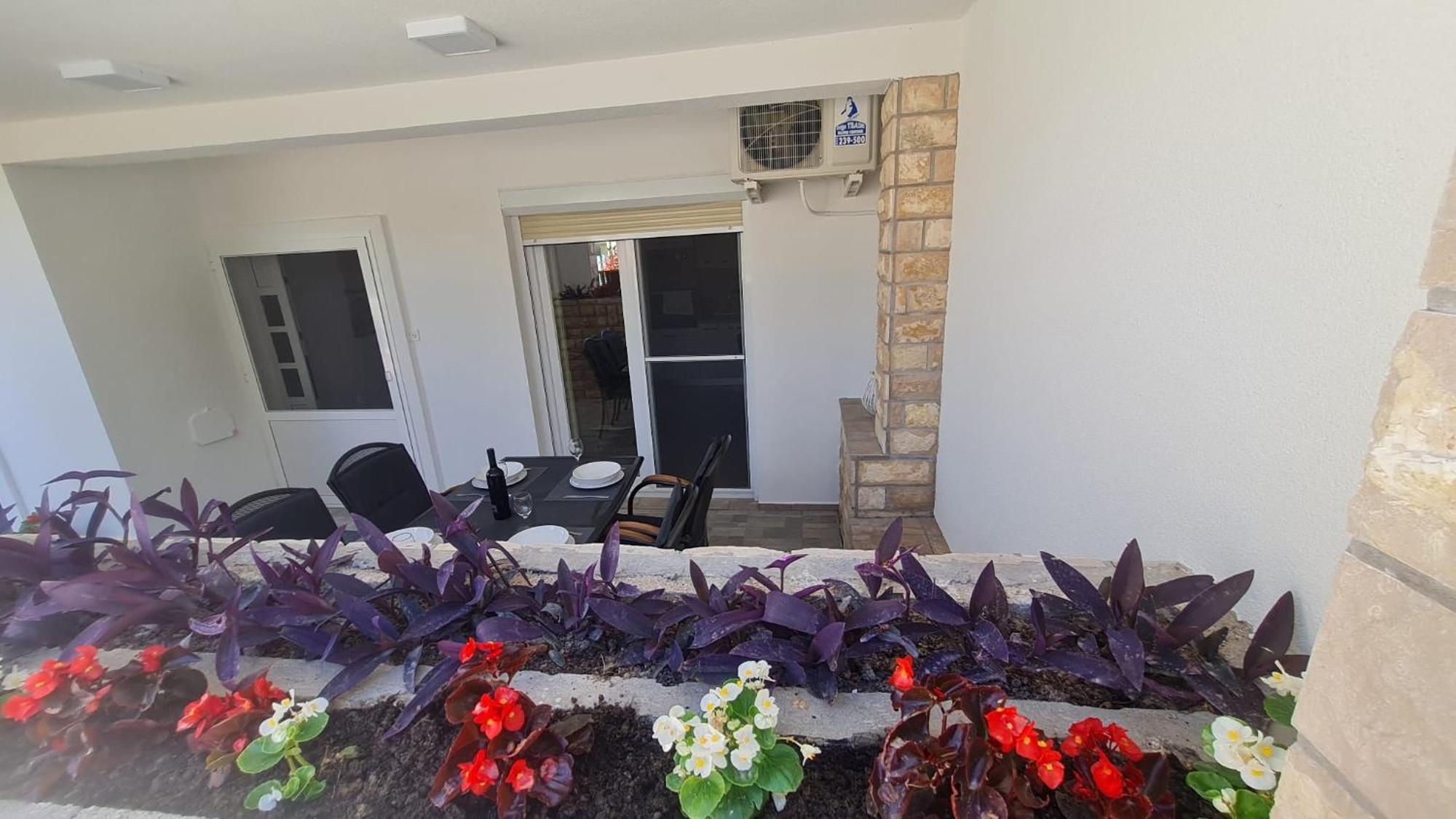 Apartman "Flower Garden" Ražanac Exteriér fotografie